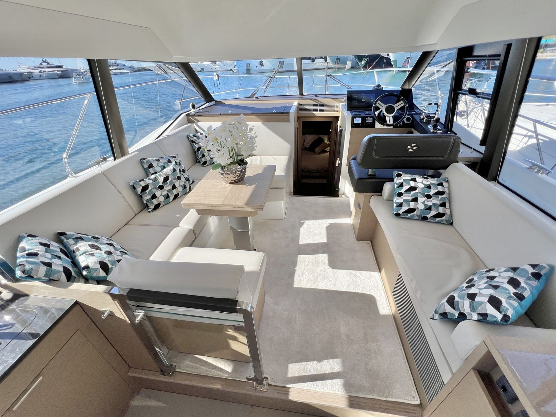 slider 4 Prestige Yachts Prestige 420 Fly